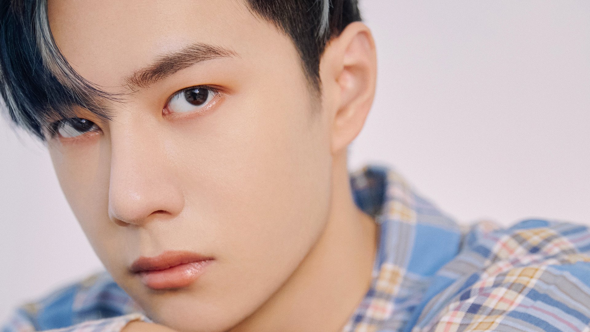 库兹马诺维奇在巴黎奥运会手球比赛中多次扑救点球，库兹马持球