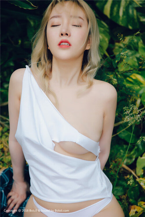 惊险超车：勇敢的一瞬间成就冠军，惊险时速